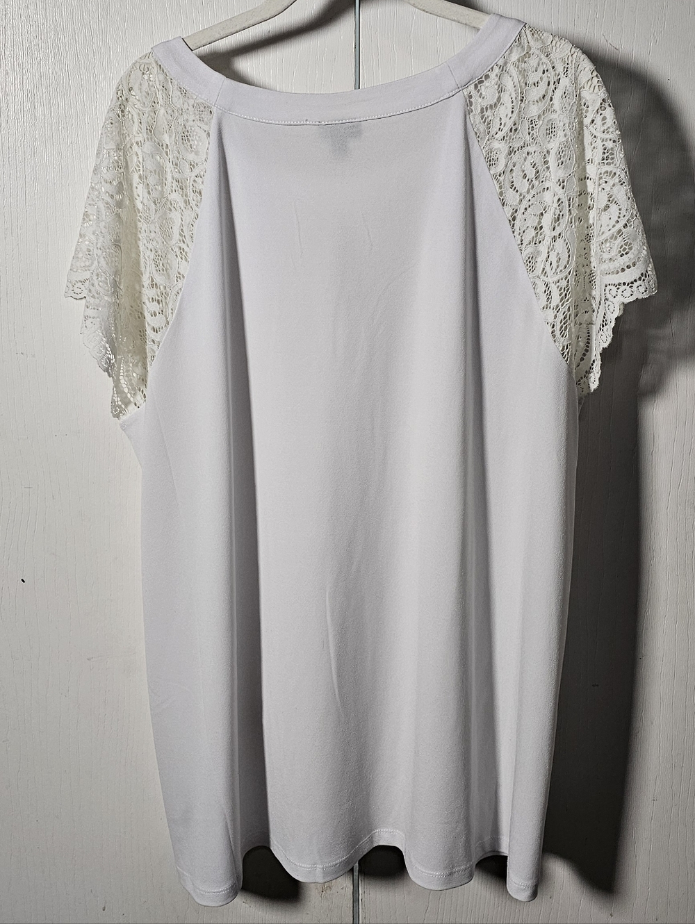 TORRID Size 3 NWT White Lace Sleeve Keyhole Top - Picture 6 of 9